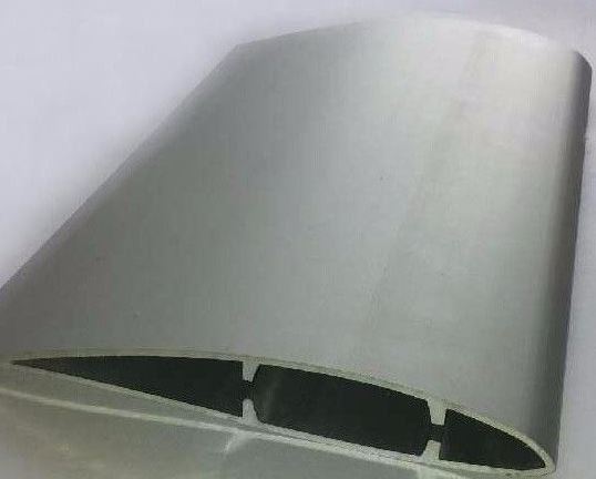 アルミ翼型押し出し部