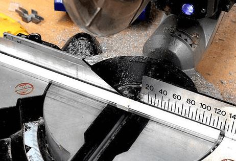 A Cutting Machine Used To Cut LED Aluminum profile