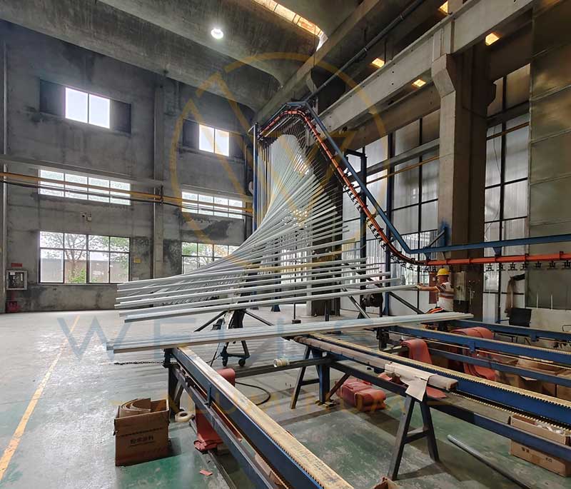 Procédé de revêtement en poudre d'aluminium