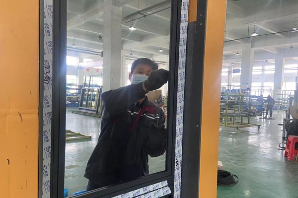 alüminyum pencere ve kapılar Test ve Ayarlama