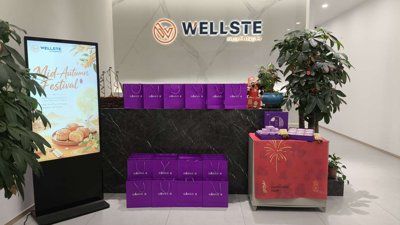 Mid-Autumn Festival mooncake gifts arranged at the Wellste reception area